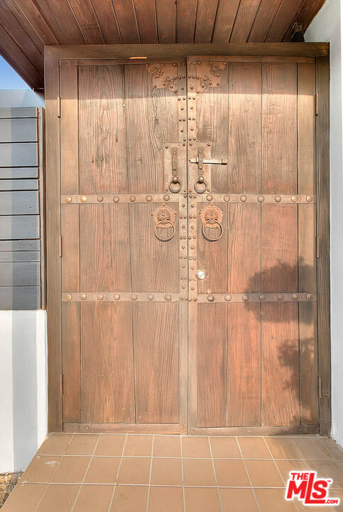 3804 Duray Place Los Angeles, CA 90008 - Photo 66 of 73 a bathroom with a shower