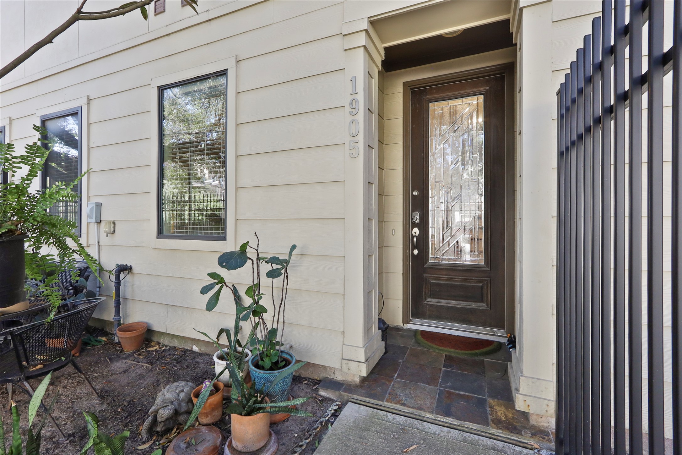 1905 Summer Street Houston, TX 77007 - Photo 22 of 25 a view of a entryway of the house