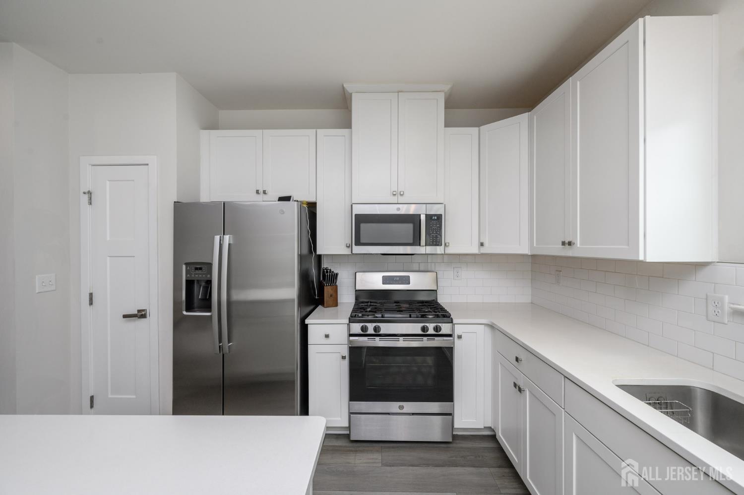 29 Athens Way Cliffwood, NJ 07721 - Photo 11 of 35 Gallery Image 11