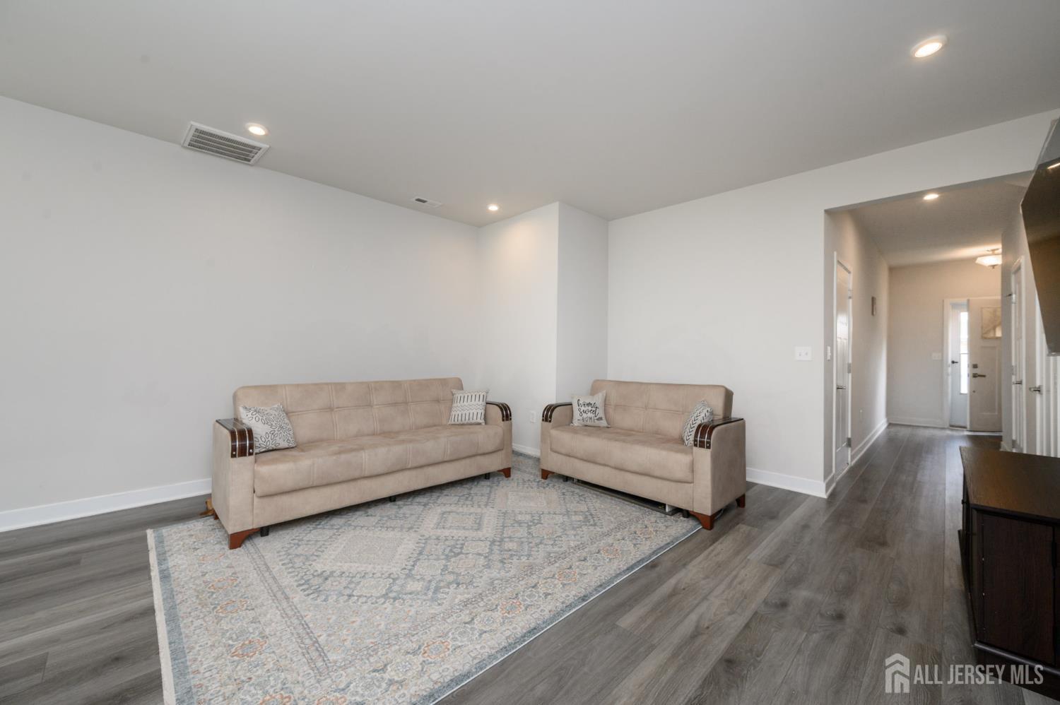 29 Athens Way Cliffwood, NJ 07721 - Photo 4 of 35 Gallery Image 4