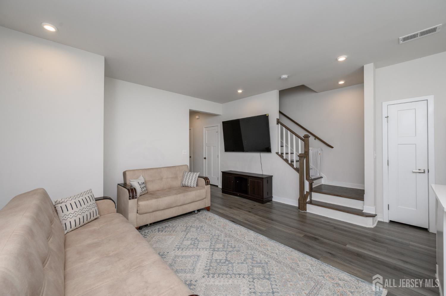 29 Athens Way Cliffwood, NJ 07721 - Photo 5 of 35 Gallery Image 5