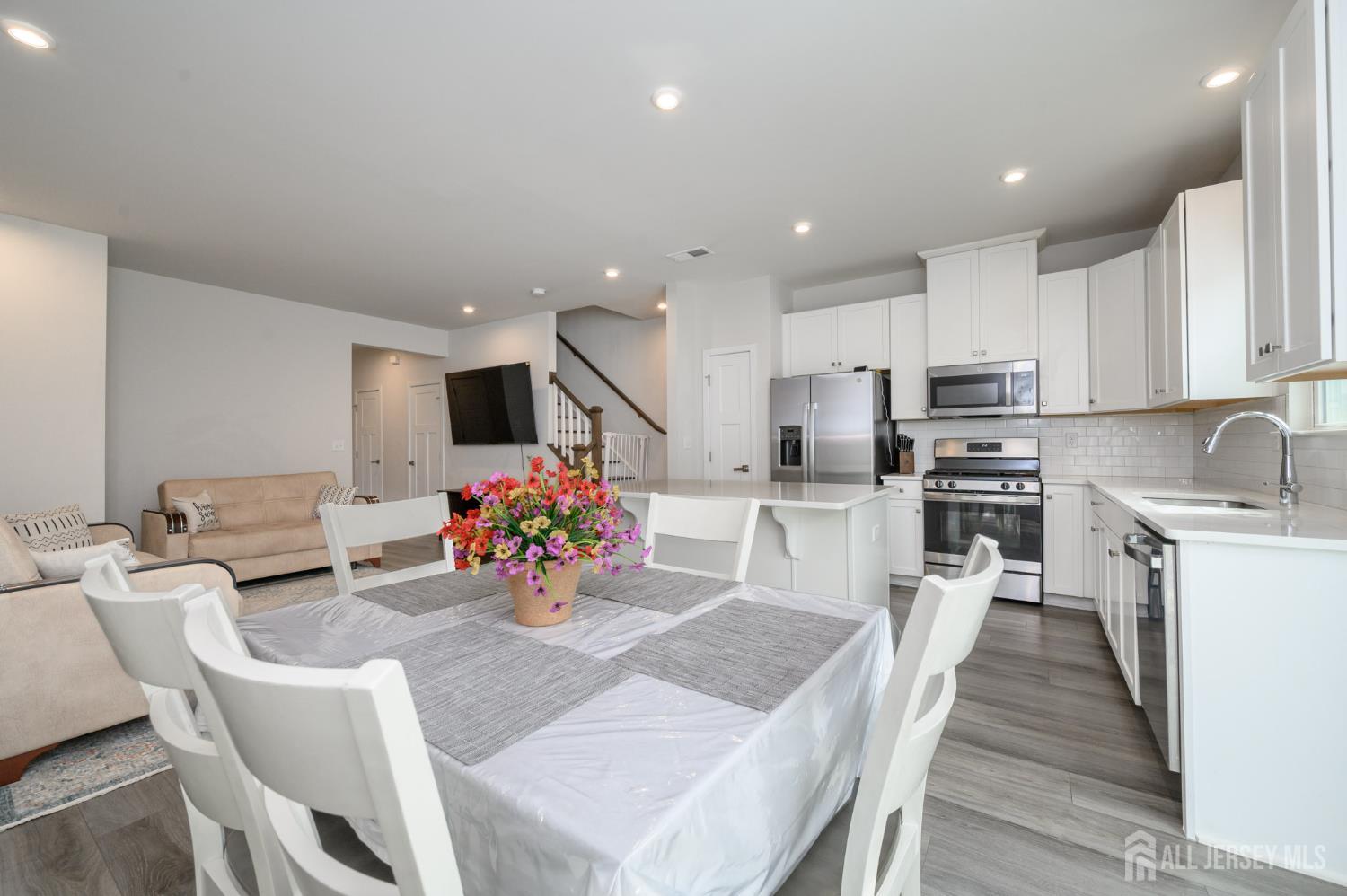 29 Athens Way Cliffwood, NJ 07721 - Photo 10 of 35 Gallery Image 10