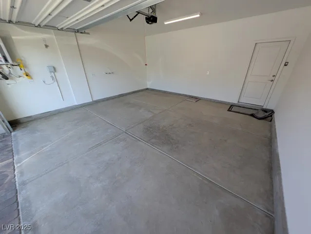 $3,800 | 544 Clover Bar Lane, Las Vegas, NV 89138