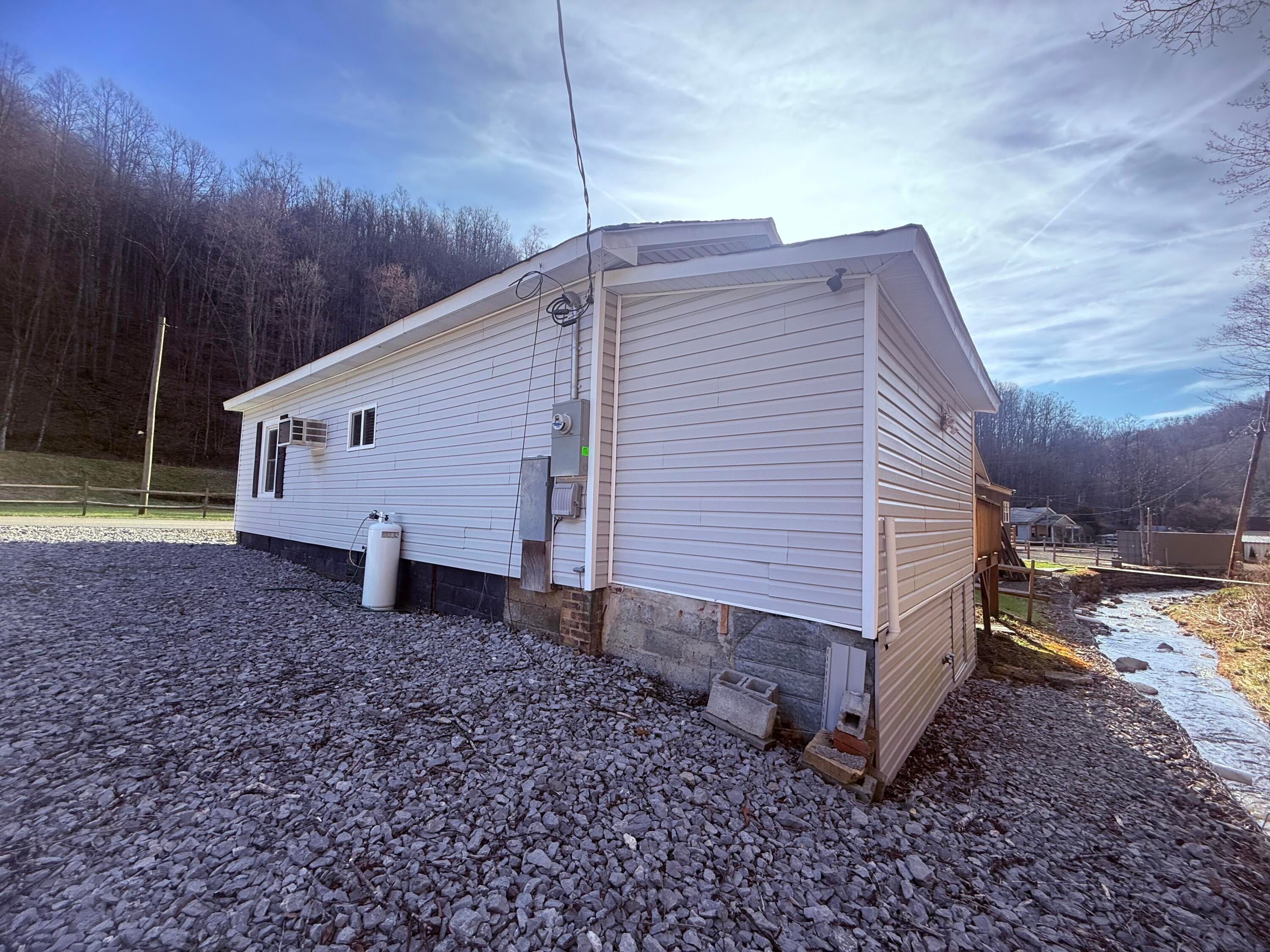 5813 Cherokee Road Northfork, WV 24868 - Photo 8 of 26 Gallery Image 8