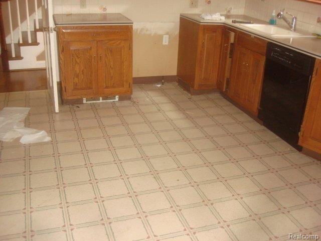 261 Moran Road Grosse Pointe, MI 48236 - Photo 5 of 11 DSC02238