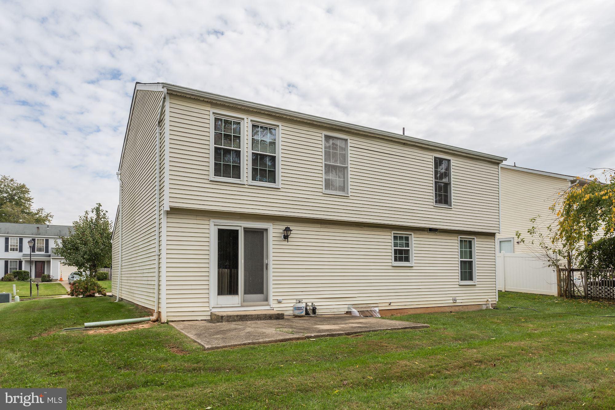 2302 Crossett Road Baltimore, MD 21237 - Photo 27 of 30 a front view of house with yard