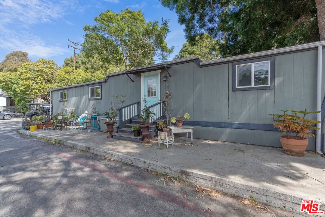 2 Paradise Cove Road Malibu, CA 90265 - Photo 13 of 24 a view of backyard with a table and chairs under an umbrella