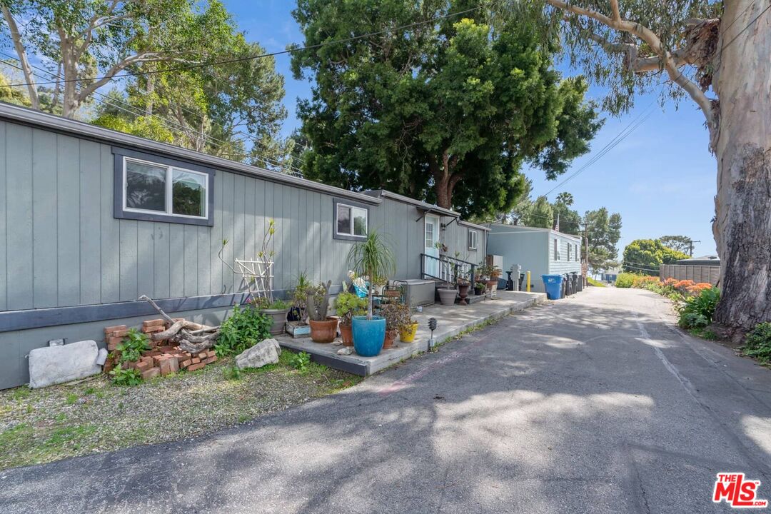 2 Paradise Cove Road Malibu, CA 90265 - Photo 6 of 24 a view of backyard with outdoor seating and plants