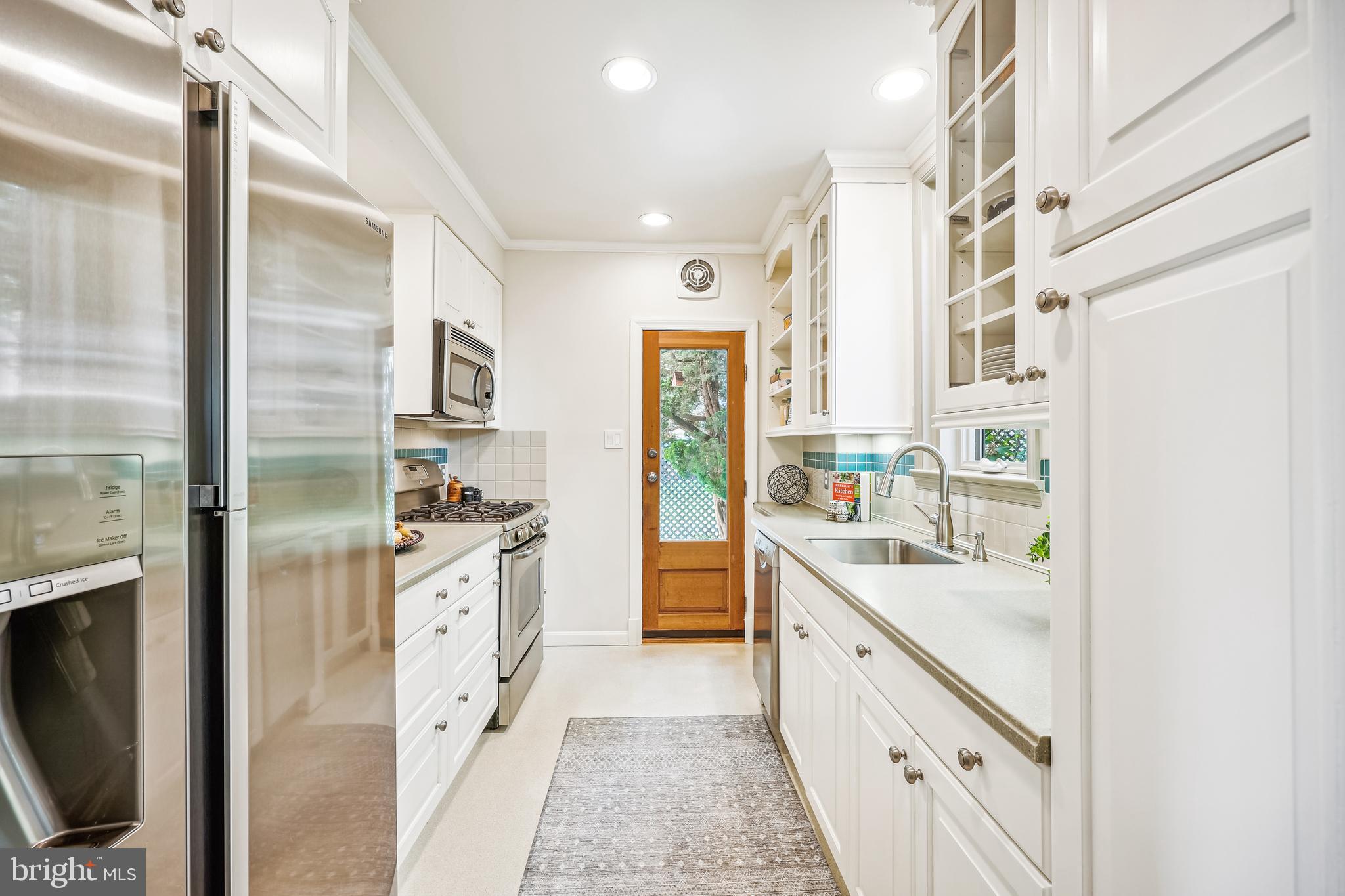 8904 Colesville Road Silver Spring, MD 20910 - Photo 31 of 94 Kitchen