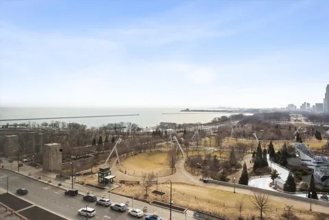 $735,000 | 340 East Randolph Street, Unit 905, Chicago, IL 60601