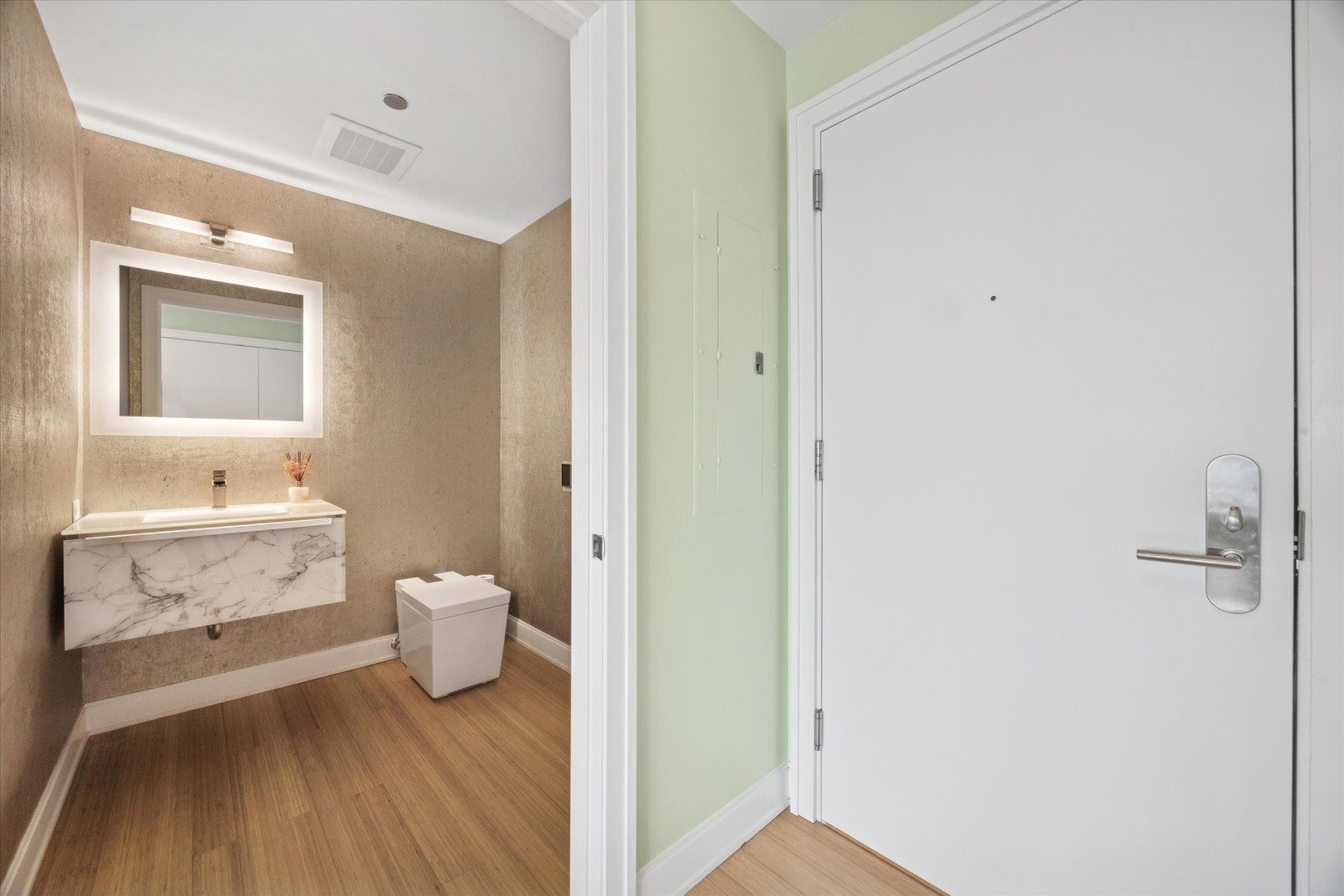 340 East Randolph Street, Unit 905 Chicago, IL 60601 - Photo 9 of 31