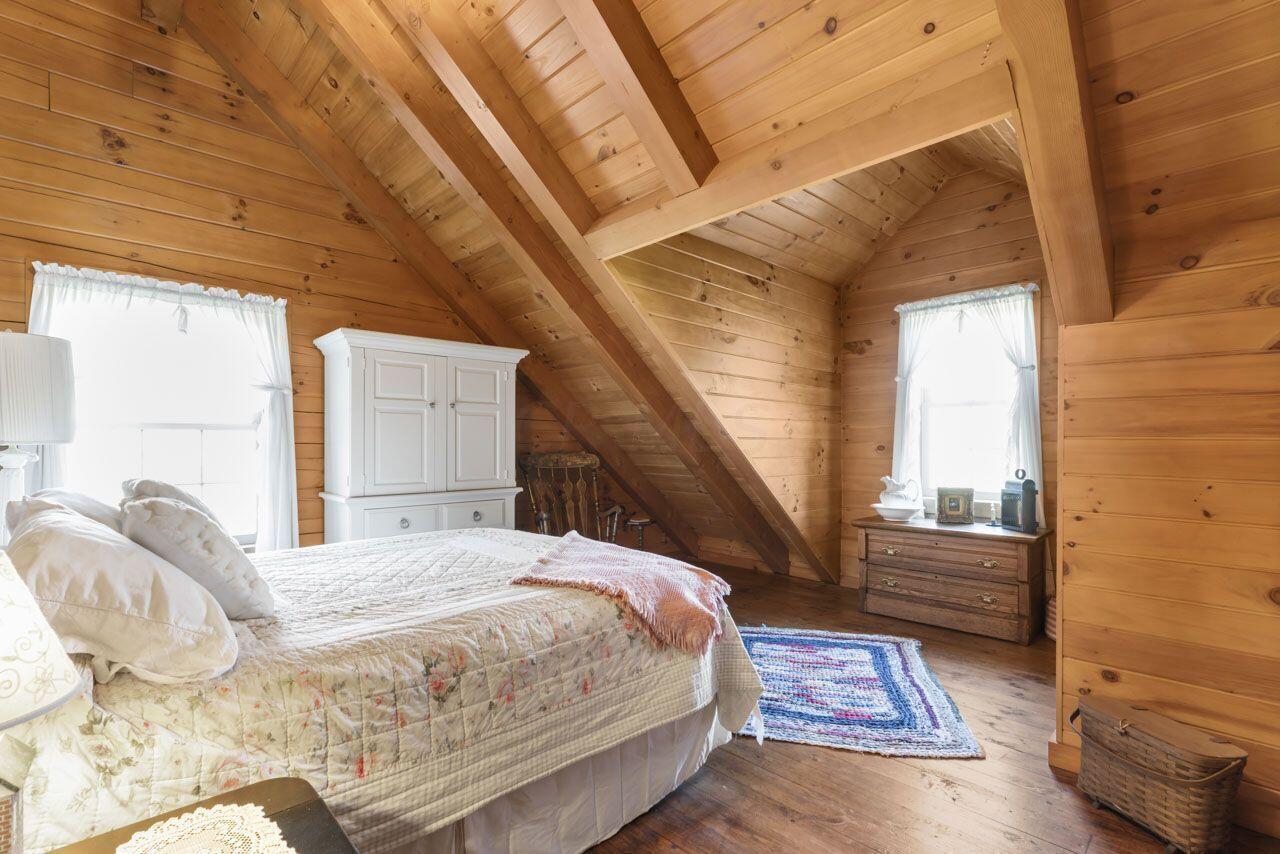 17040 Murray Road Mount Vernon, OH 43050 - Photo 36 of 64 Spacious Upstairs Bedroom w/Dormers!