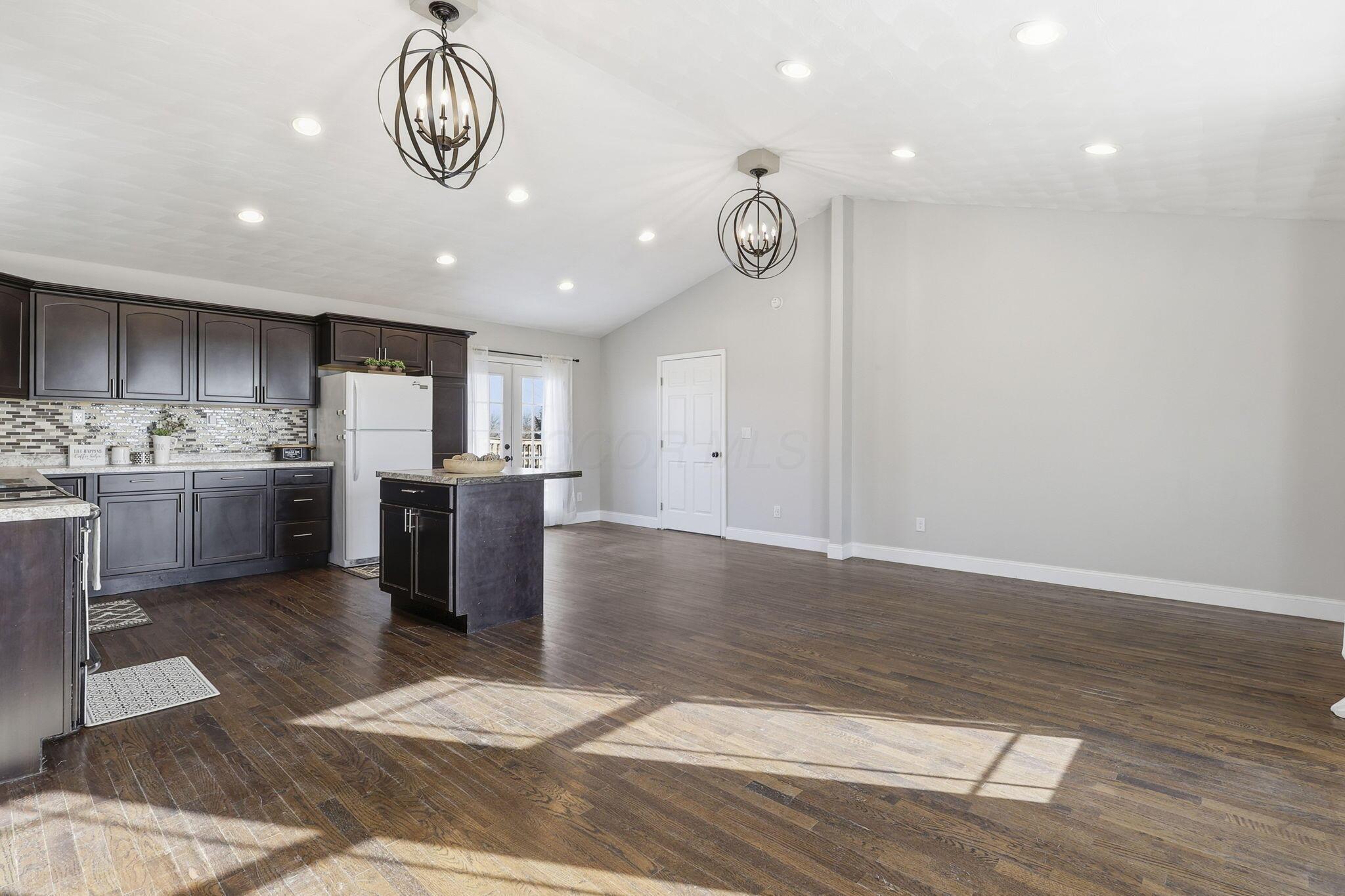 12500 London Road Orient, OH 43146 - Photo 7 of 54 Family Room