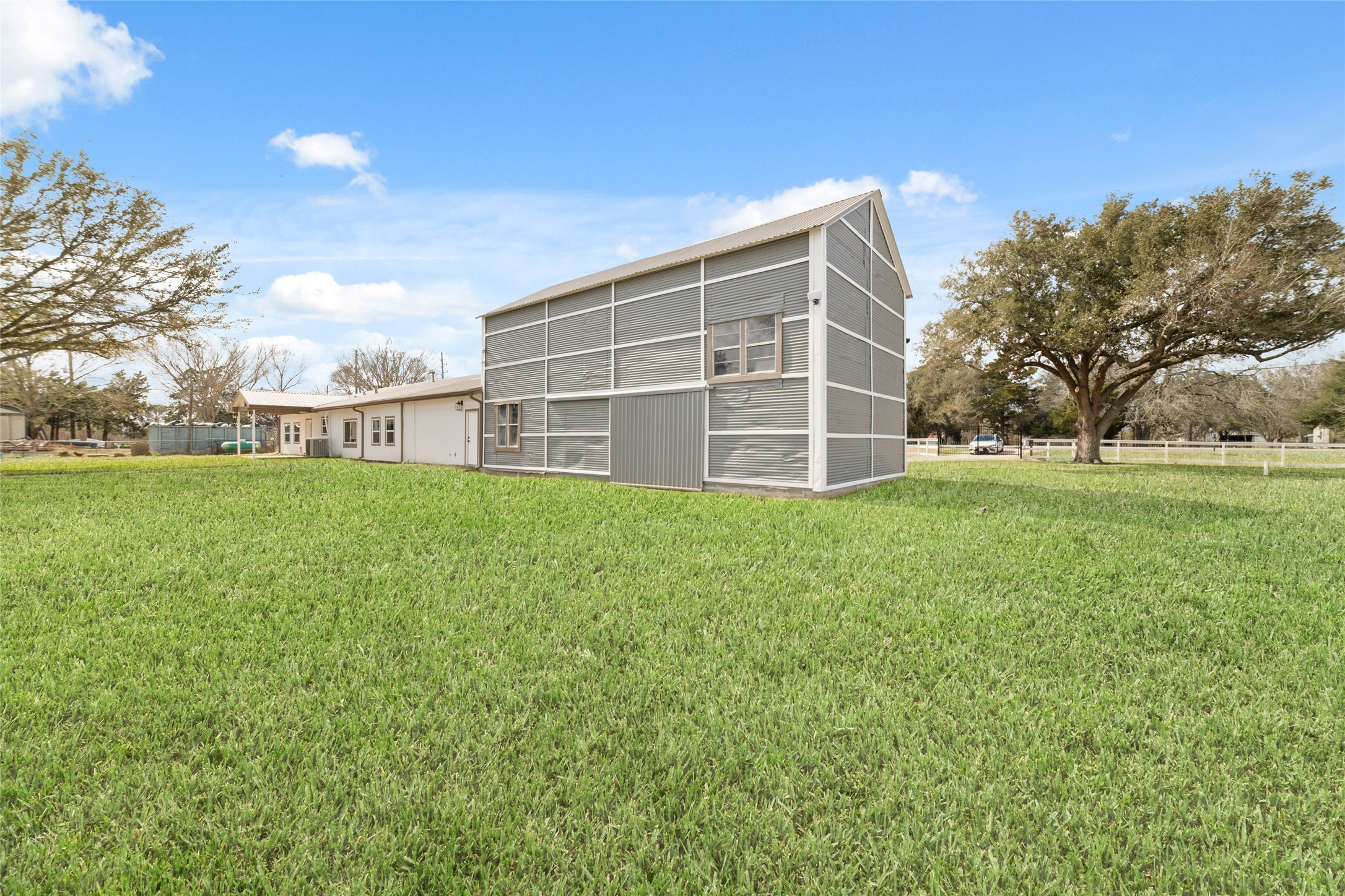 13431 Vrlla Road Guy, TX 77444 - Photo 29 of 32 a house view with a garden space