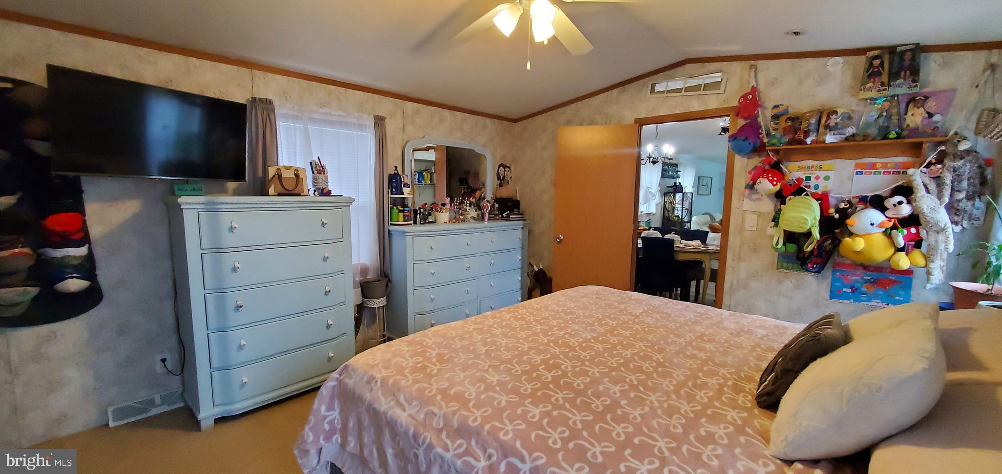 13 Springway Conowingo, MD 21918 - Photo 21 of 22 a bed room with a bed and a television