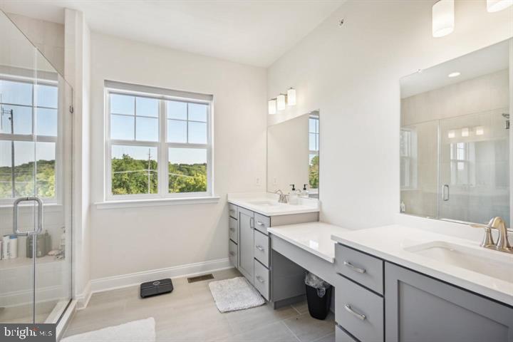 41 Midsummer Drive Newtown Square, PA 19073 - Photo 16 of 23 Primary Bathroom