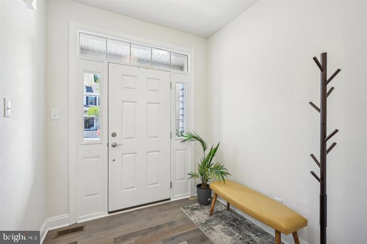 41 Midsummer Drive Newtown Square, PA 19073 - Photo 4 of 23 Entry