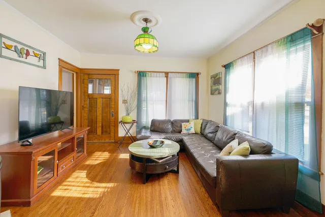 $280,000 | 149 South Gladstone Avenue, Aurora, IL 60506