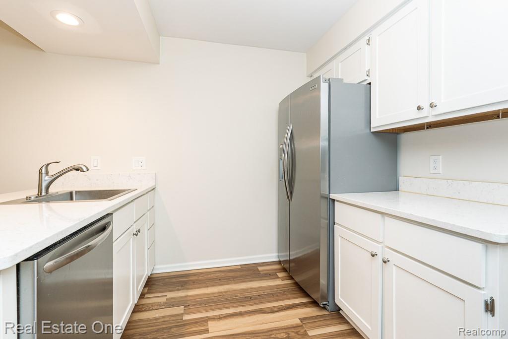 1665 Huntington Park, Unit E Rochester, MI 48309 - Photo 9 of 40