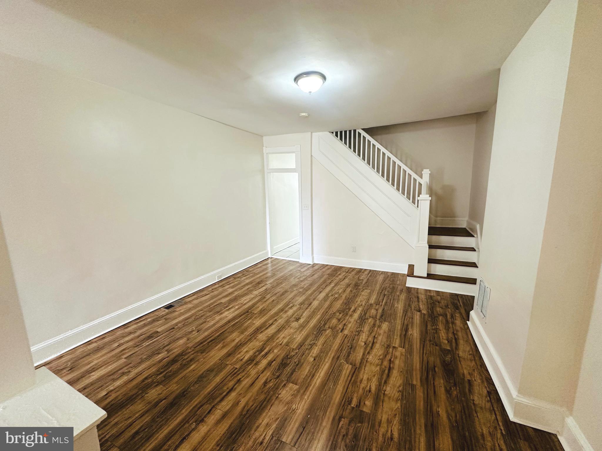 429 Yale Avenue Baltimore, MD 21229 - Photo 10 of 33 Dining room