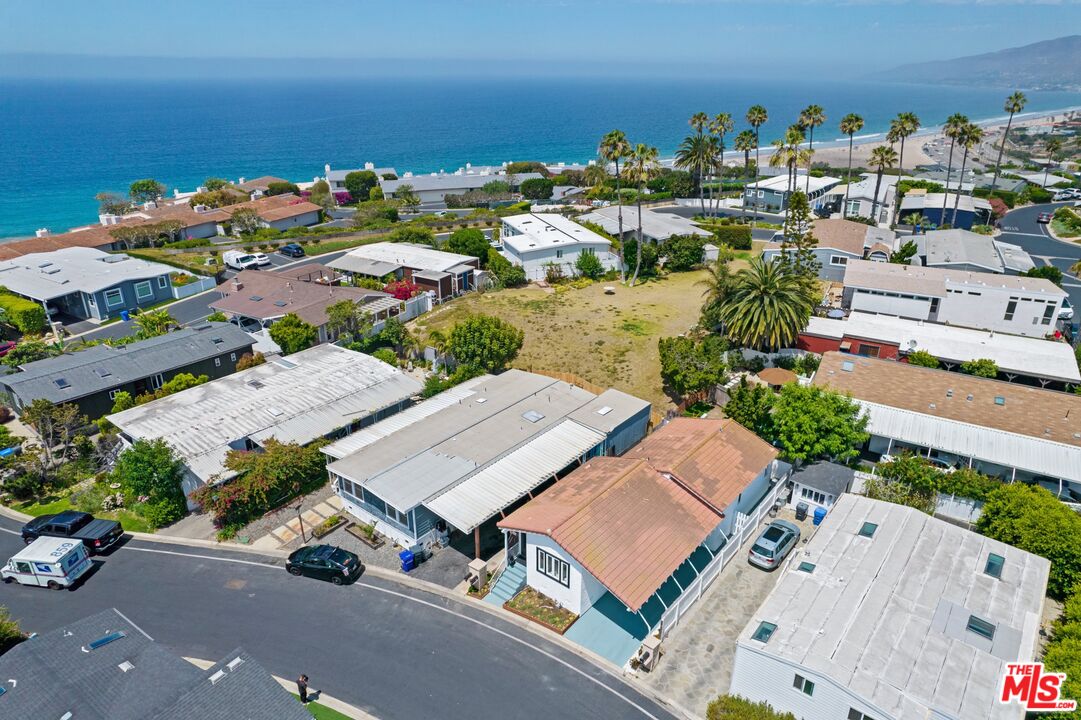 29500 Heathercliff Road, Unit 30 Malibu, CA 90265 - Photo 1 of 35
