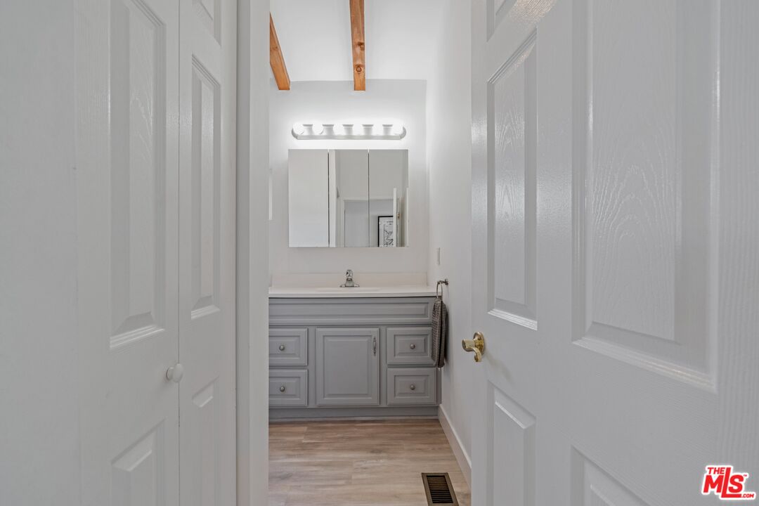 29500 Heathercliff Road, Unit 30 Malibu, CA 90265 - Photo 23 of 35