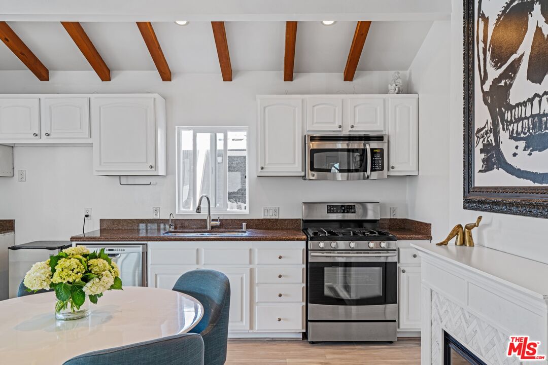 29500 Heathercliff Road, Unit 30 Malibu, CA 90265 - Photo 10 of 35