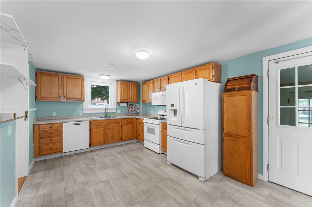 9 Ward Avenue Westerly, RI 02891 - Photo 13 of 39