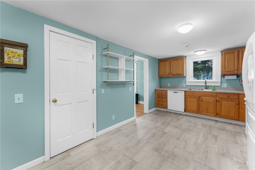 9 Ward Avenue Westerly, RI 02891 - Photo 14 of 39