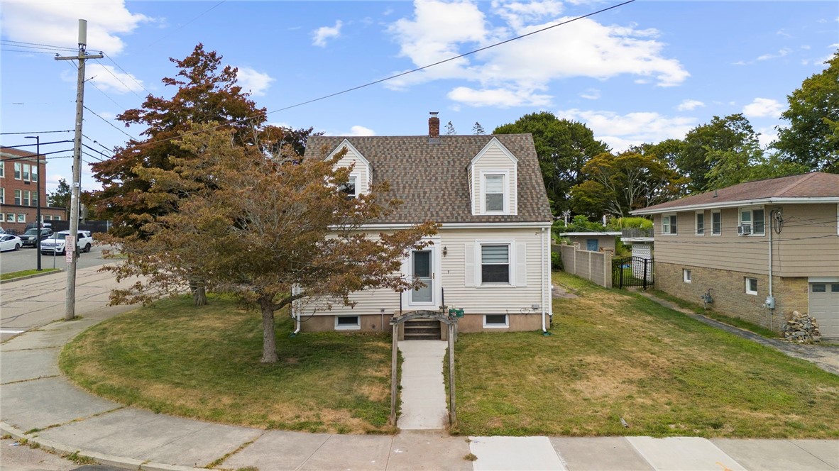 9 Ward Avenue Westerly, RI 02891 - Photo 3 of 39