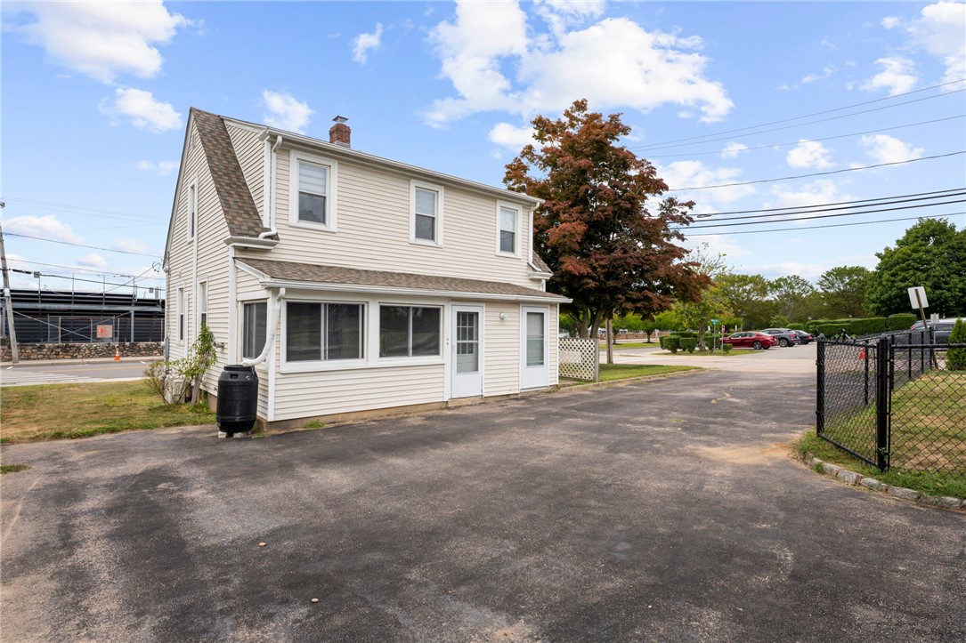9 Ward Avenue Westerly, RI 02891 - Photo 4 of 39