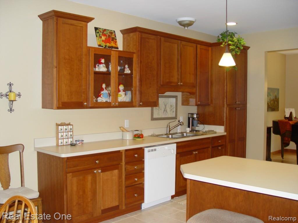 6240 North Latson Road Howell, MI 48855 - Photo 6 of 34 2002-07-09 04.45