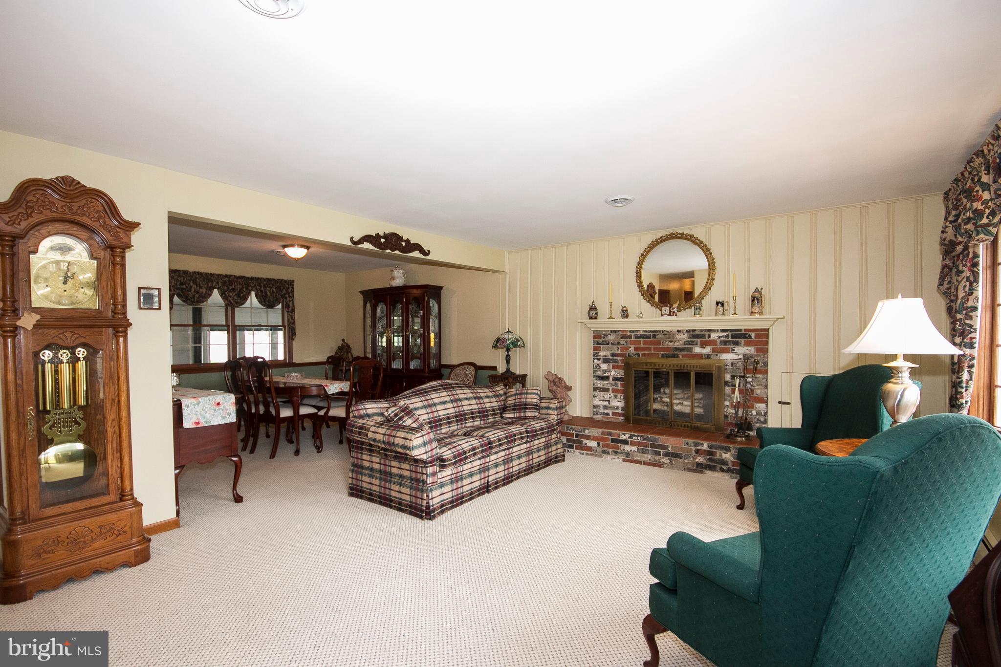 6217 Ebenezer Road Baltimore, MD 21220 - Photo 4 of 30 Living Room