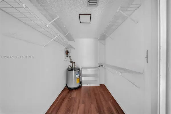 $2,300 | 8290 Lake Drive, Unit 514, Doral, FL 33166