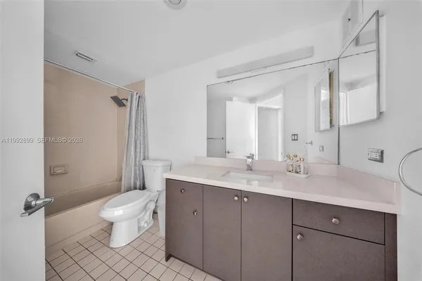 $2,300 | 8290 Lake Drive, Unit 514, Doral, FL 33166