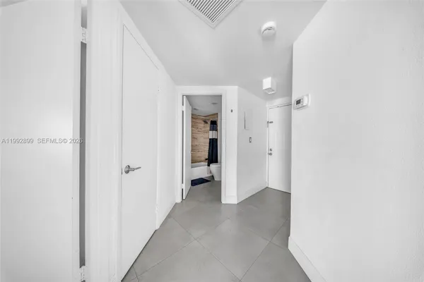 $2,300 | 8290 Lake Drive, Unit 514, Doral, FL 33166