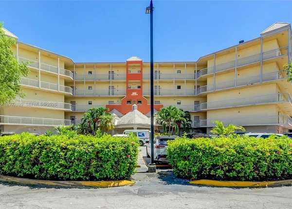 $2,300 | 8290 Lake Drive, Unit 514, Doral, FL 33166