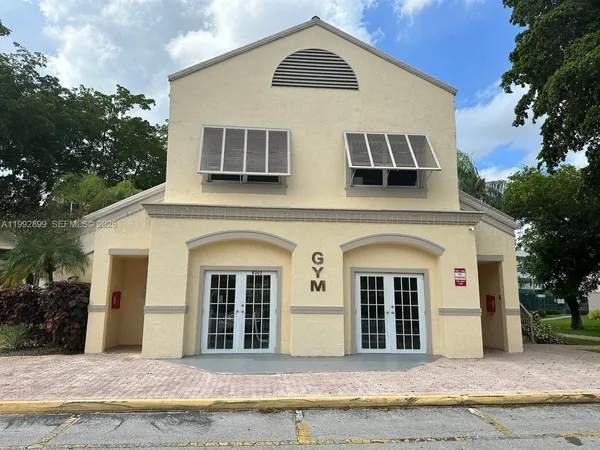 $2,300 | 8290 Lake Drive, Unit 514, Doral, FL 33166