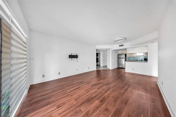 $2,300 | 8290 Lake Drive, Unit 514, Doral, FL 33166