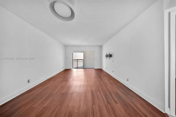 $2,300 | 8290 Lake Drive, Unit 514, Doral, FL 33166