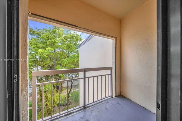 $2,300 | 8290 Lake Drive, Unit 514, Doral, FL 33166