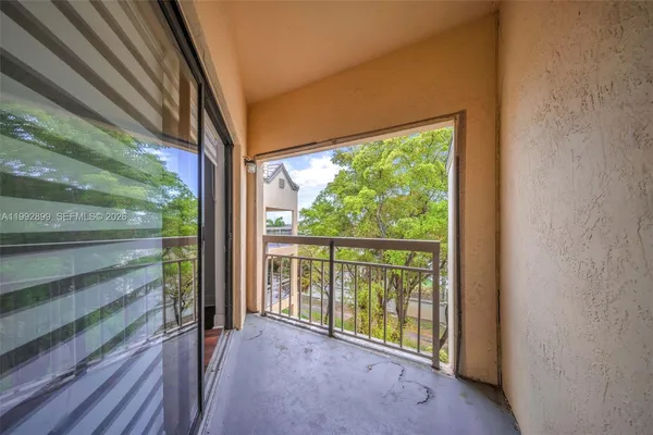 $2,300 | 8290 Lake Drive, Unit 514, Doral, FL 33166