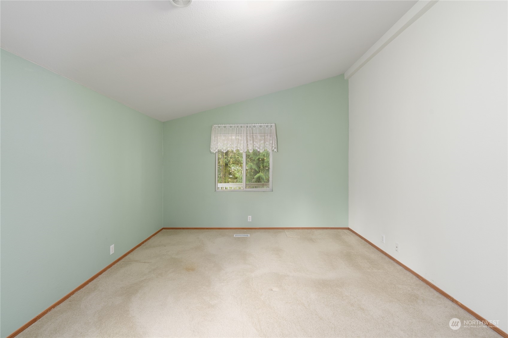 175 South Toutle Road Toutle, WA 98649 - Photo 15 of 29 an empty room with a window