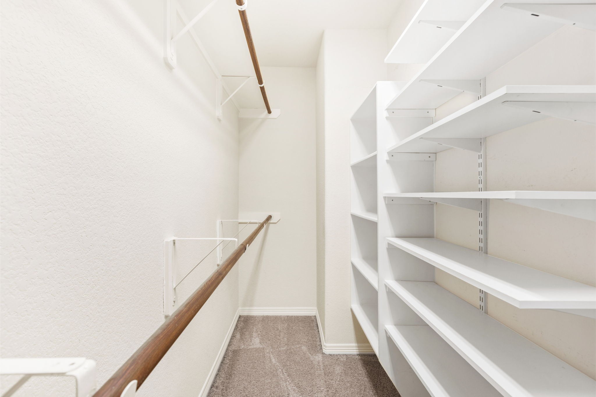 1172 West 17th Street Houston, TX 77008 - Photo 18 of 29 One of the two primary closets!