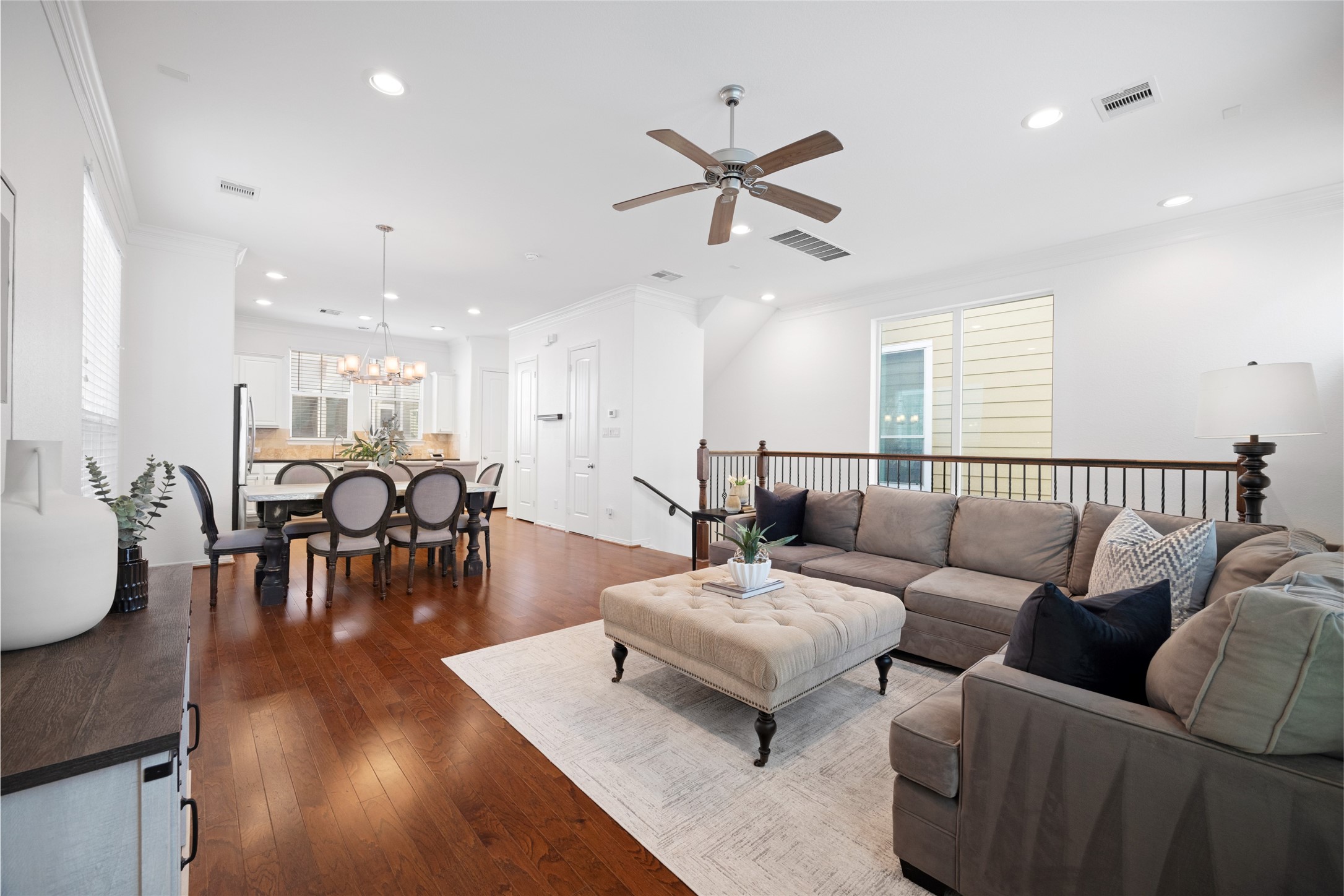 1172 West 17th Street Houston, TX 77008 - Photo 2 of 29 Welcome home to 1172 W 17th Street located minutes from shopping, retail, restaurants, walking trails and more!