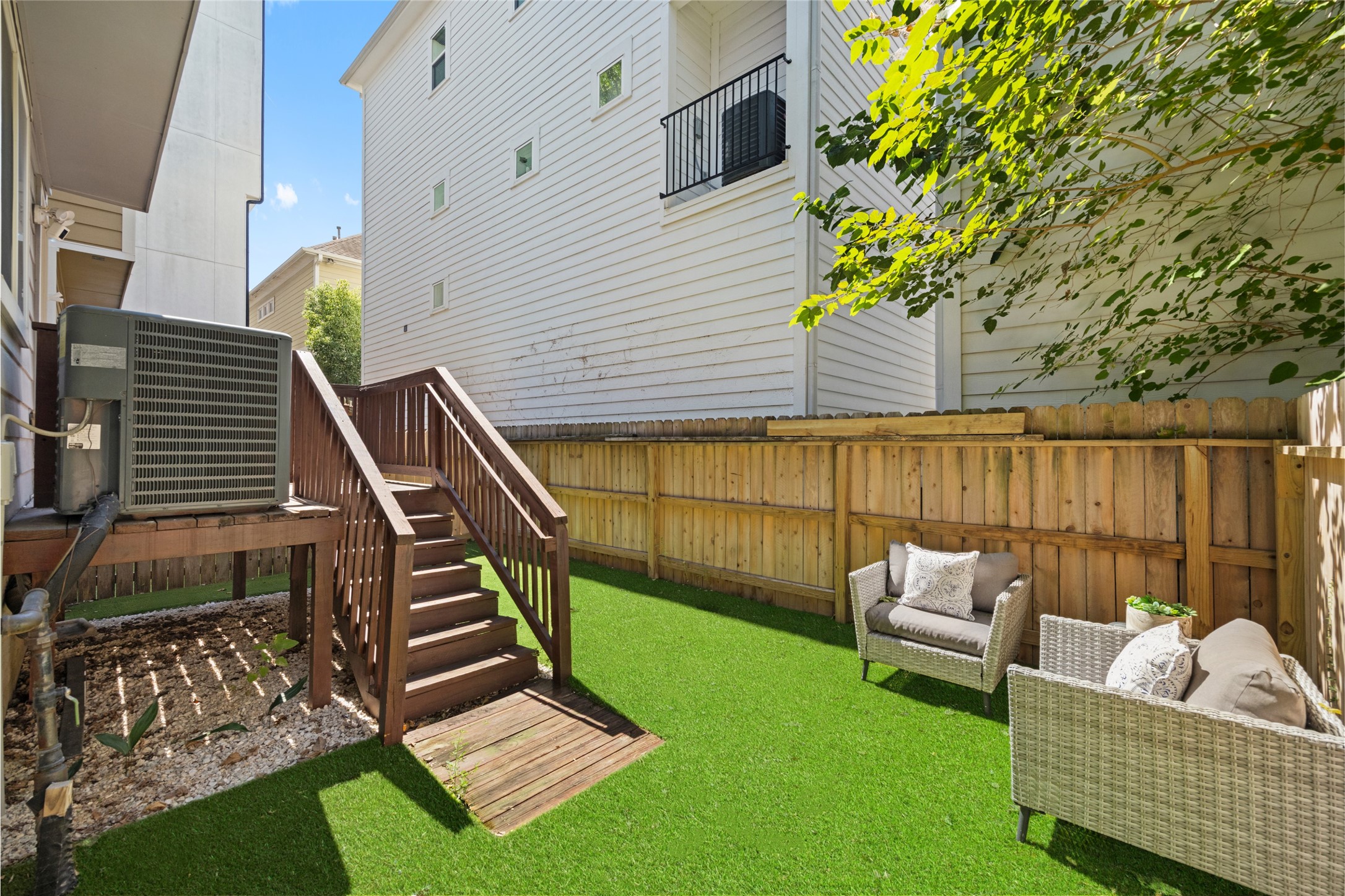1172 West 17th Street Houston, TX 77008 - Photo 26 of 29 Full turf backyard! Installed in Aug of 2024. The maintenance of your home just go so much easier!
