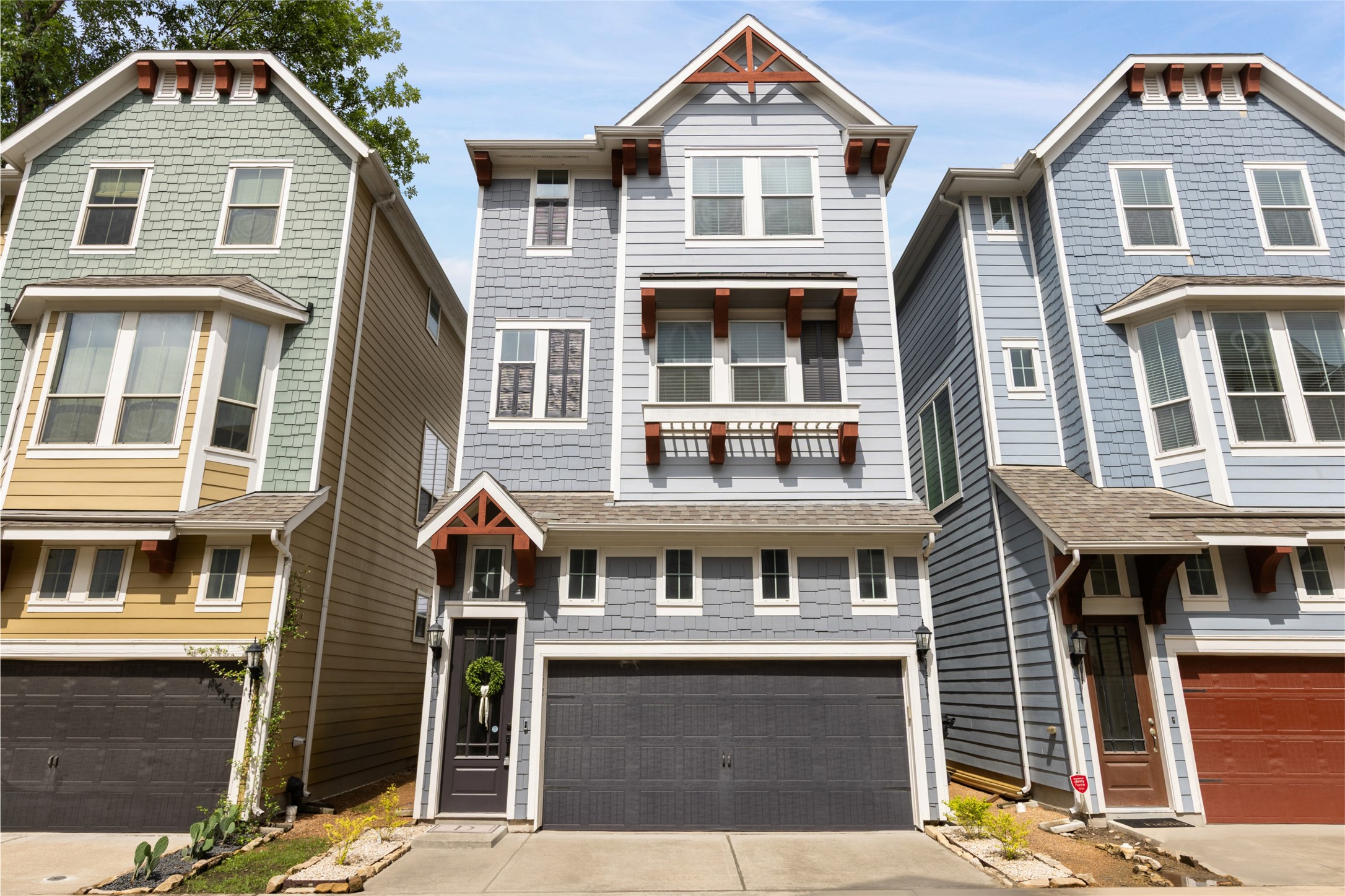 1172 West 17th Street Houston, TX 77008 - Photo 27 of 29 Plenty of street parking nearby for guests, and a spacious double-wide driveway for the community. Just up the road you are walking distance to Timbergrove Sports Association! Preslees, Magnolia Brewing company, USPS and so much more within walking distance.