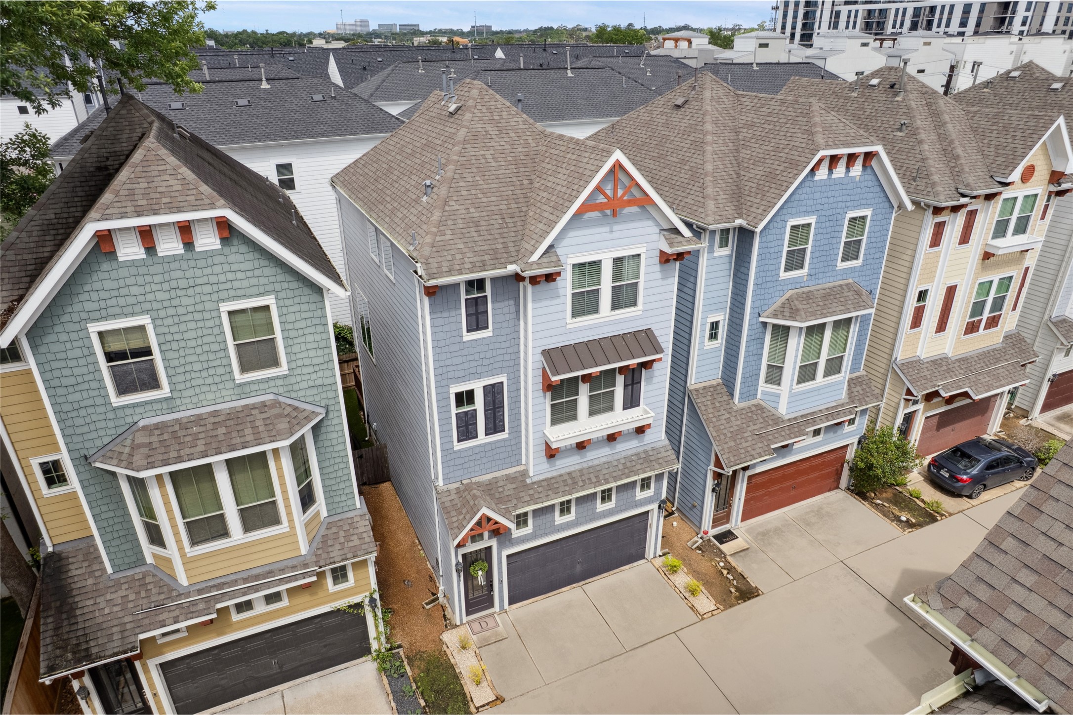 1172 West 17th Street Houston, TX 77008 - Photo 6 of 29 Welcome Home to your craftsman style townhome located in the heart of Shady Acres in Houston, TX!