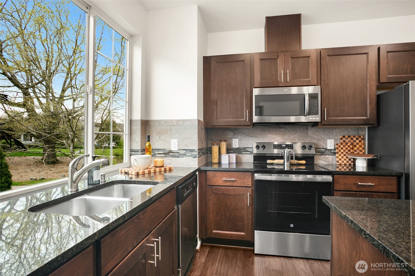 6564 High Point Drive Southwest Seattle, WA 98126 - Photo 12 of 24