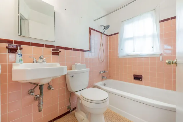 $178,900 | 14420 Trenton Road, Southgate, MI 48195